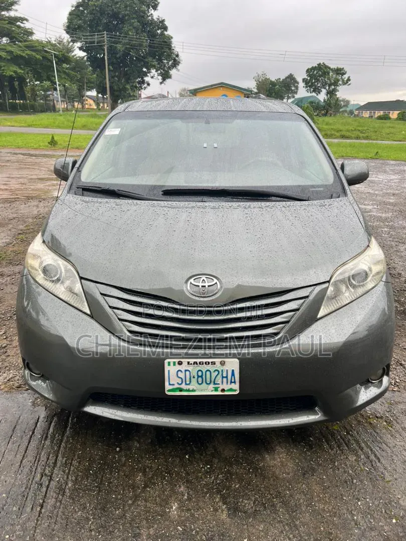 Toyota Sienna 2014 Gray