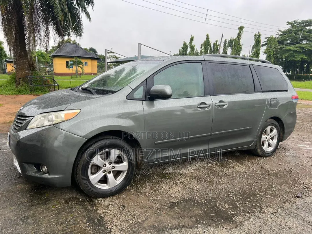 Toyota Sienna 2014 Gray