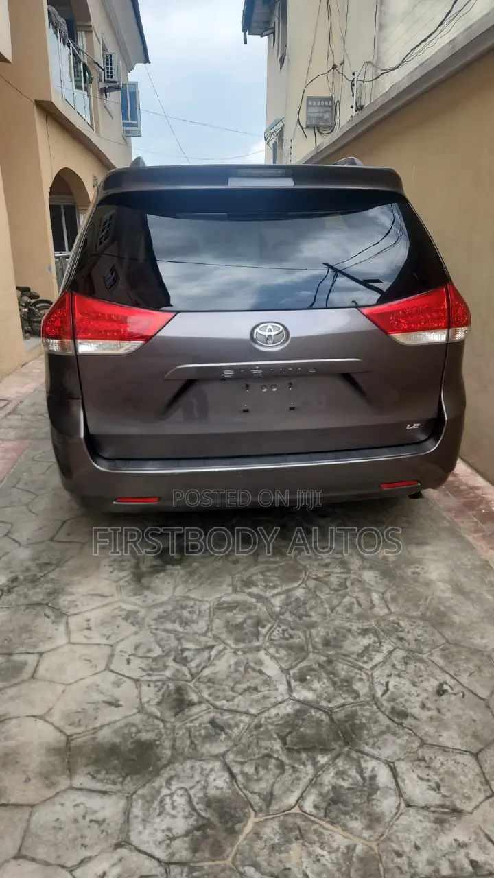 Toyota Sienna 2013 Gray