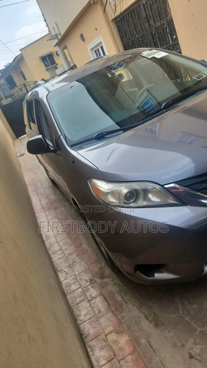Toyota Sienna 2013 Gray