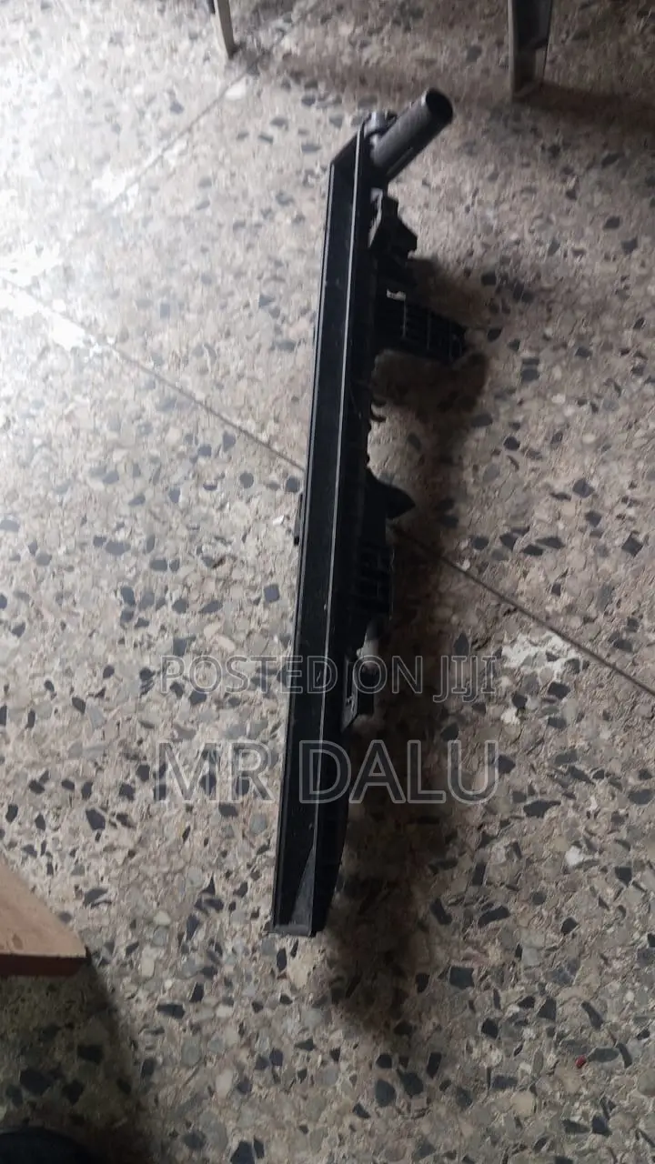 Radiator Top Nissan Patrol 2012