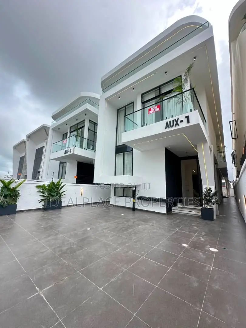 5bdrm Duplex in Lekki for sale
