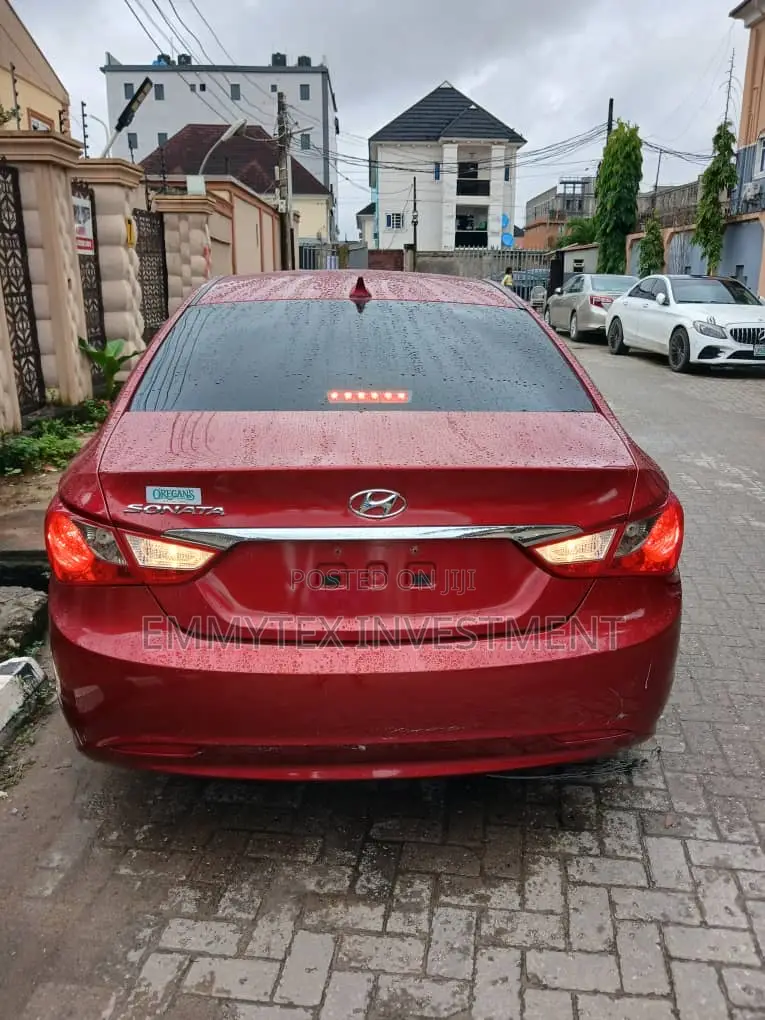 Hyundai Sonata 2012 Red