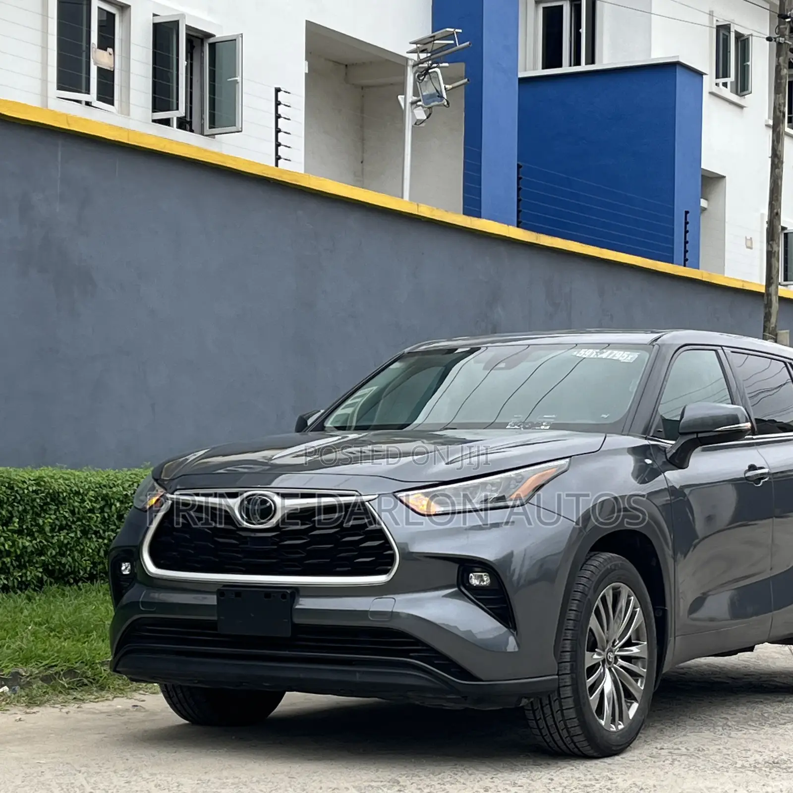 Toyota Highlander LE 2021 Gray