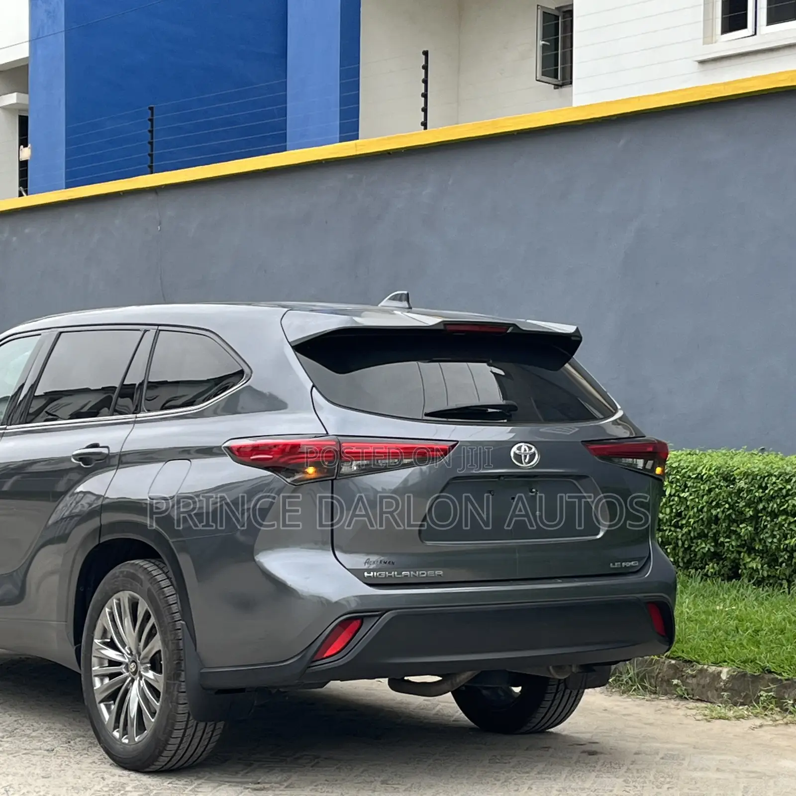 Toyota Highlander LE 2021 Gray