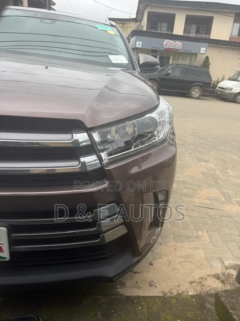 Toyota Highlander 2019 Brown
