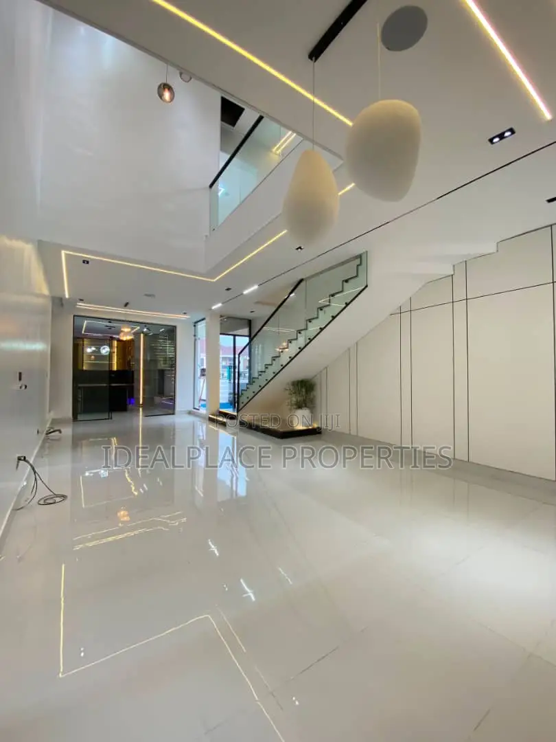 5bdrm Duplex in Lekki for sale