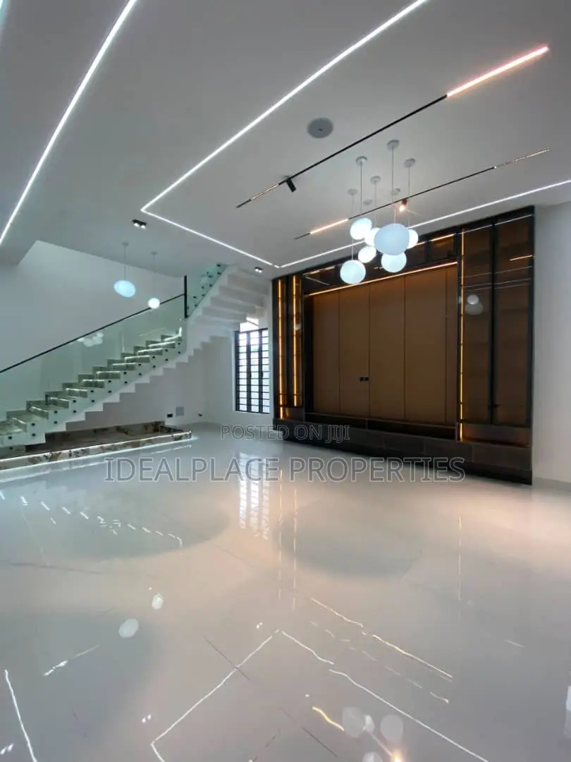 4bdrm Duplex in Lekki for sale