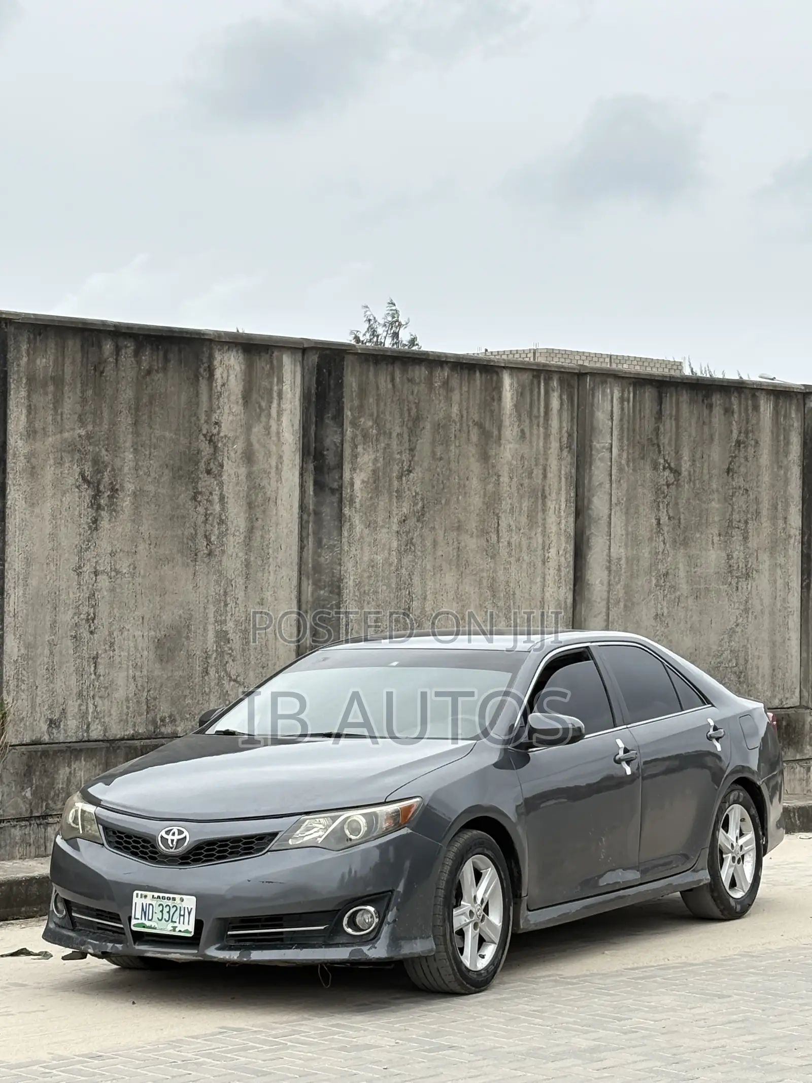 Toyota Camry SE 4dr Sedan (2.5L 4cyl 6A) 2013 Gray