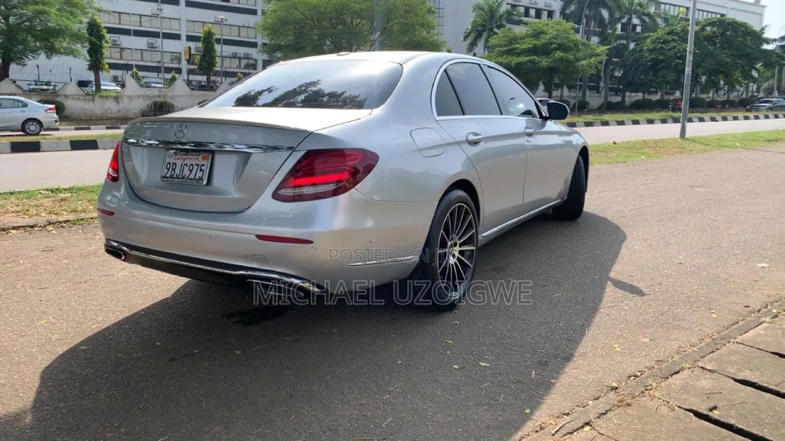 Mercedes-Benz E300 Base RWD Sedan (2.0L 4cyl 9A) 2017 Silver