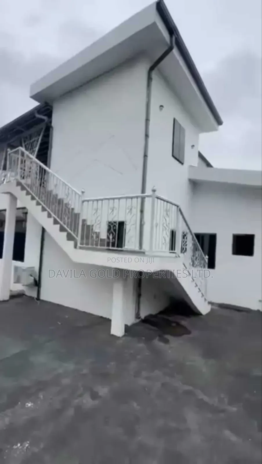 Amagba Functional Lounge for Sale