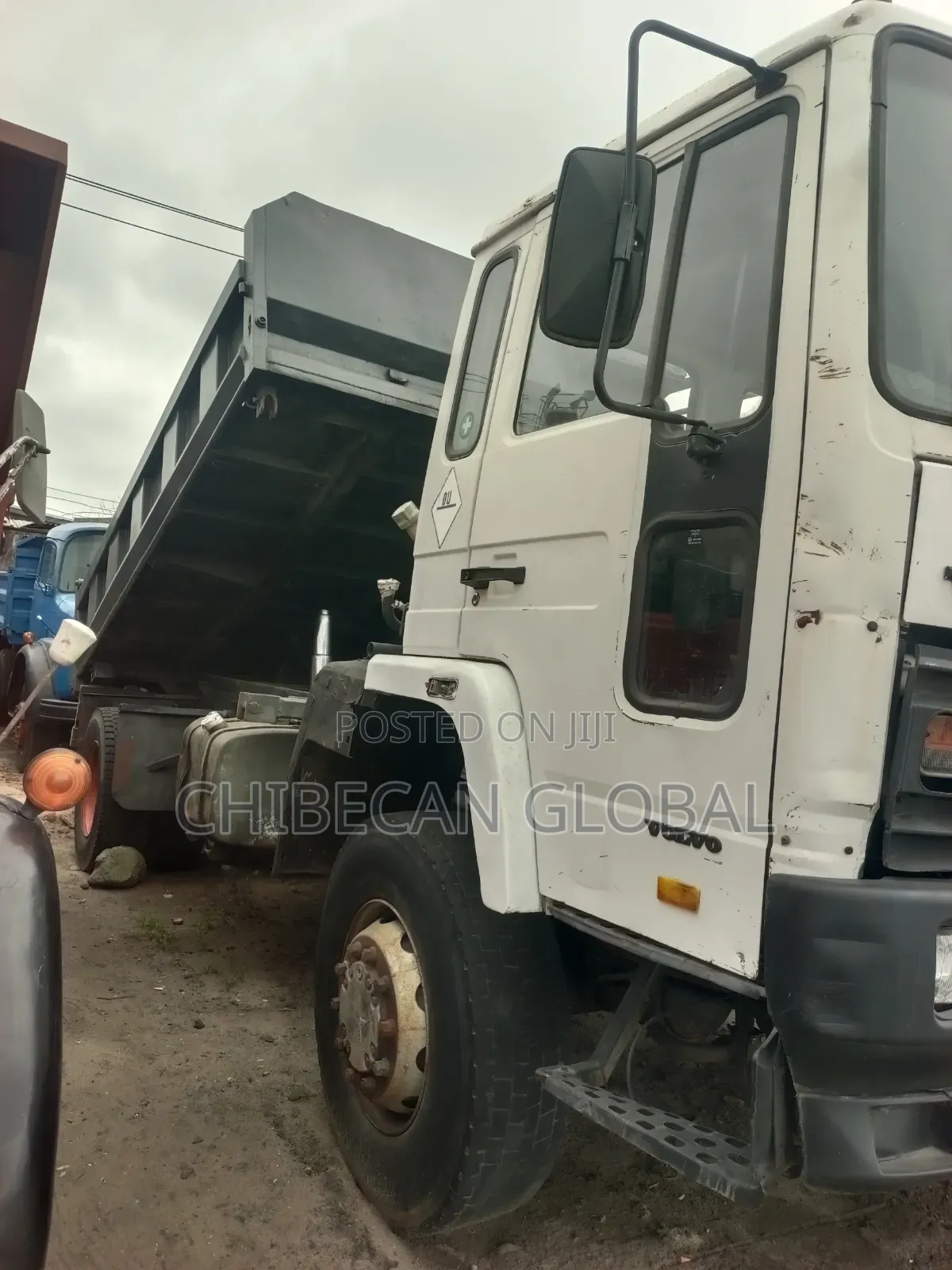 Volvo FL6 Tipper Truck 6 Tyres Auxiliary (4x4)