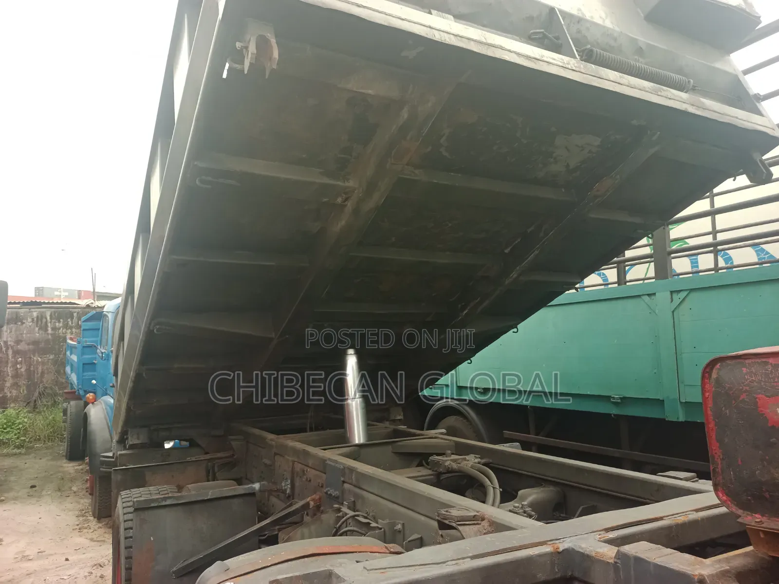 Volvo FL6 Tipper Truck 6 Tyres Auxiliary (4x4)