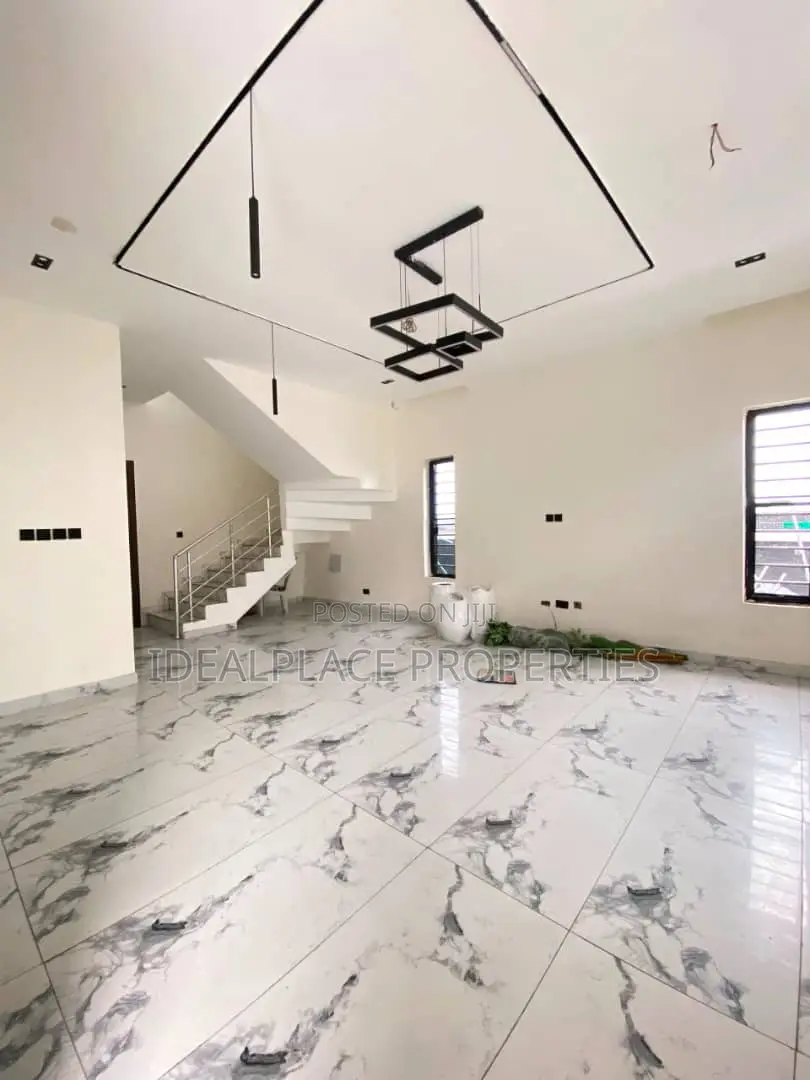 5bdrm Duplex in Lekki for sale