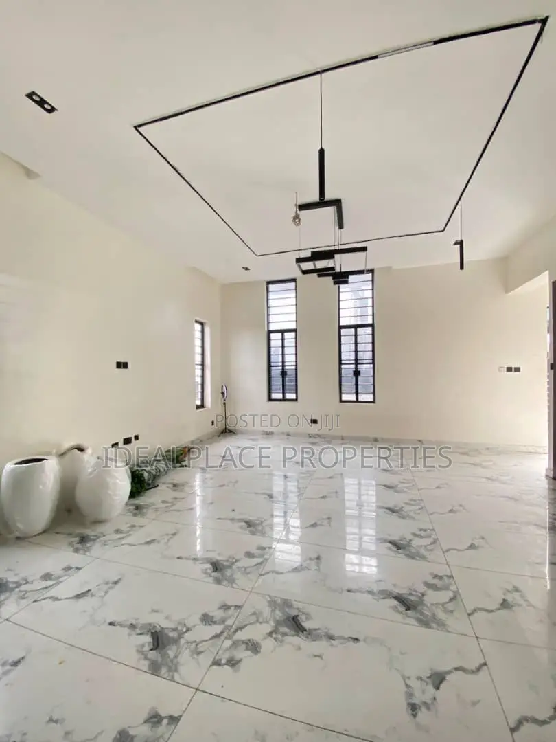 5bdrm Duplex in Lekki for sale