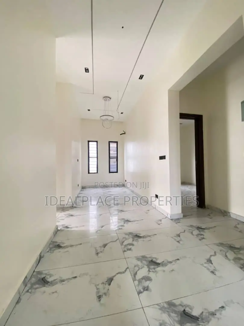 5bdrm Duplex in Lekki for sale