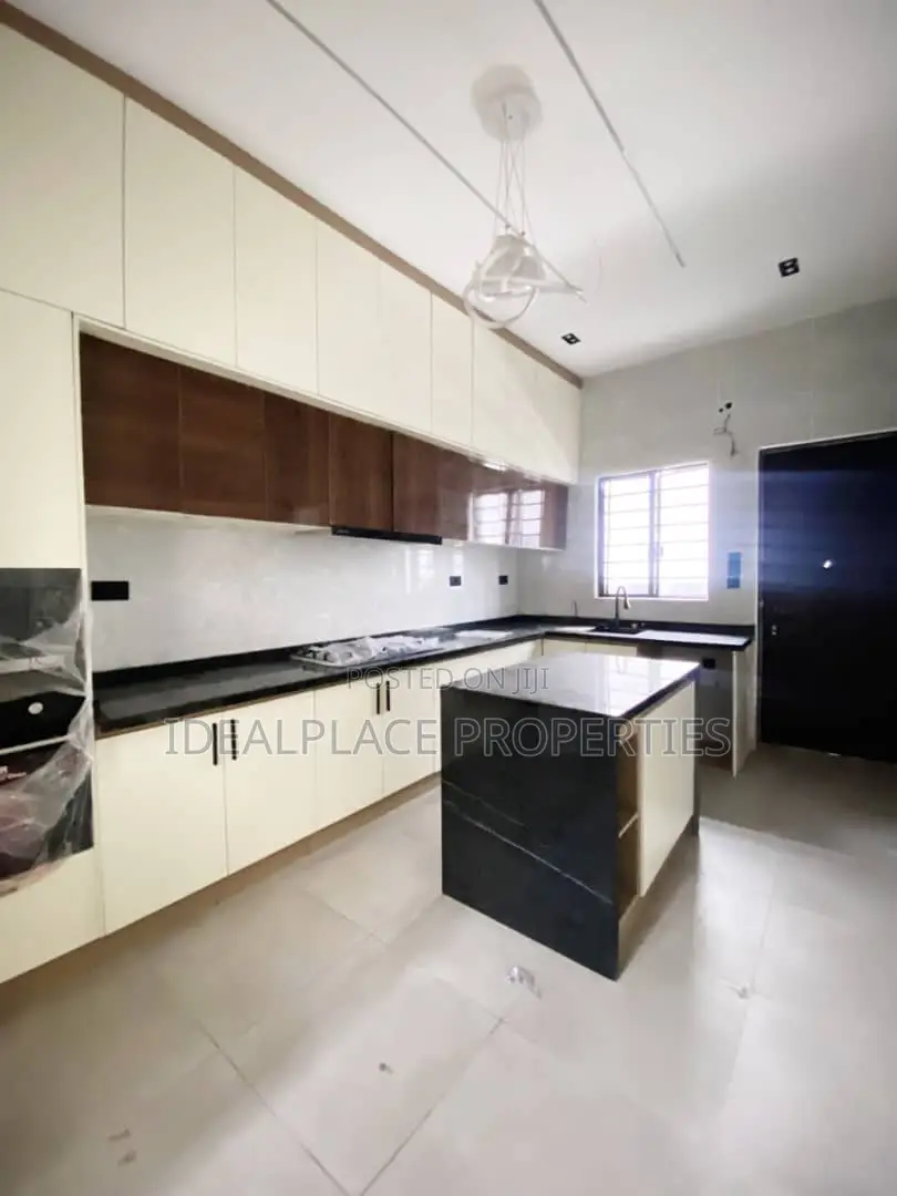 5bdrm Duplex in Lekki for sale