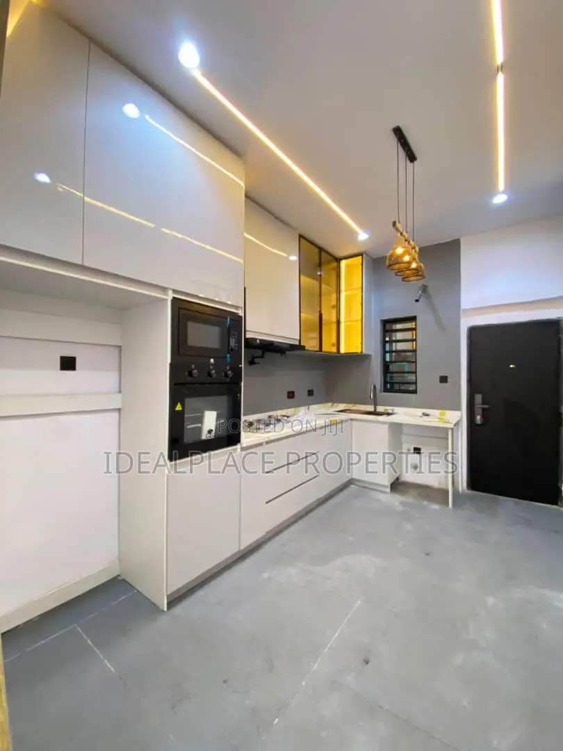 4bdrm Duplex in Lekki for sale