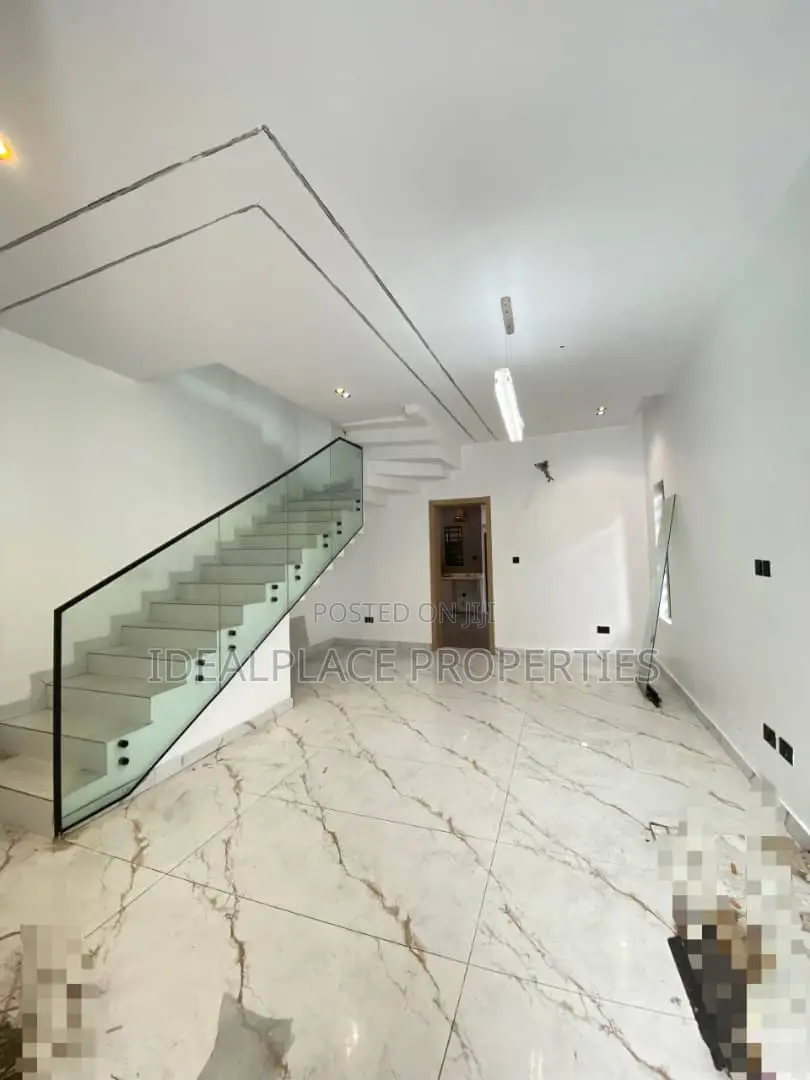 4bdrm Duplex in Lekki for sale