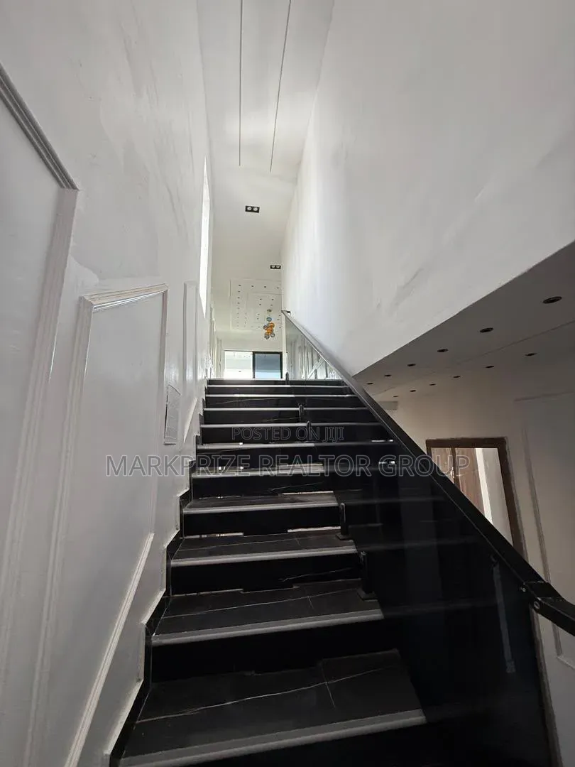 5bdrm Duplex in Ikota Lagos for sale