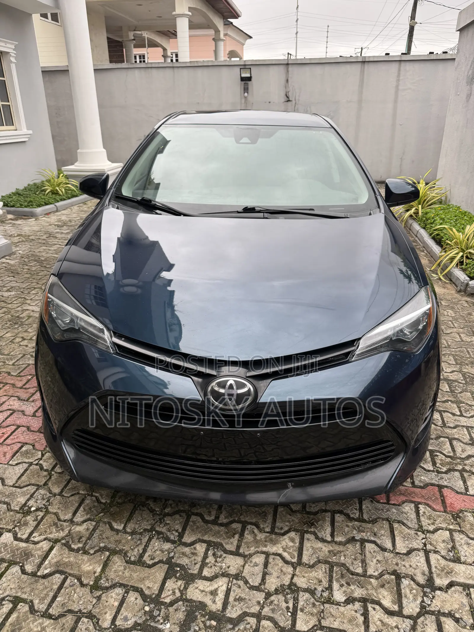 Toyota Corolla LE (1.8L 4cyl 2A) 2019 Blue