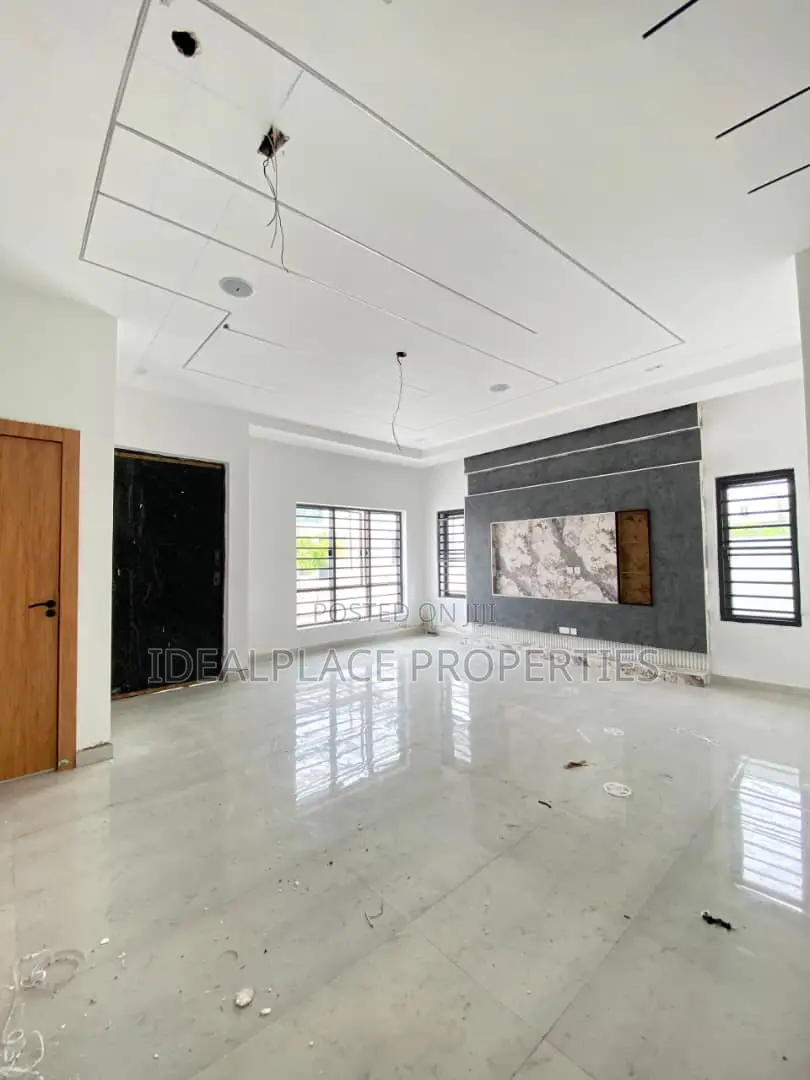 4bdrm Duplex in Lekki for sale
