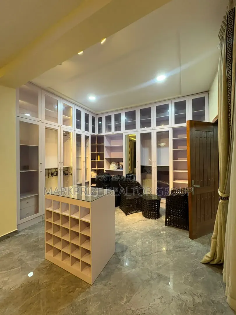 5bdrm Duplex in Lekki County Homes, Ikota for sale