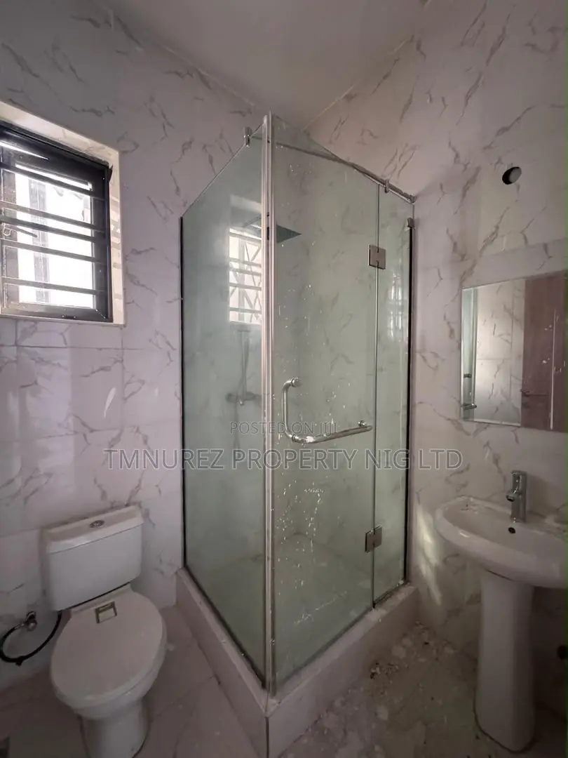 4bdrm Duplex in Lekki Phase 2 for rent