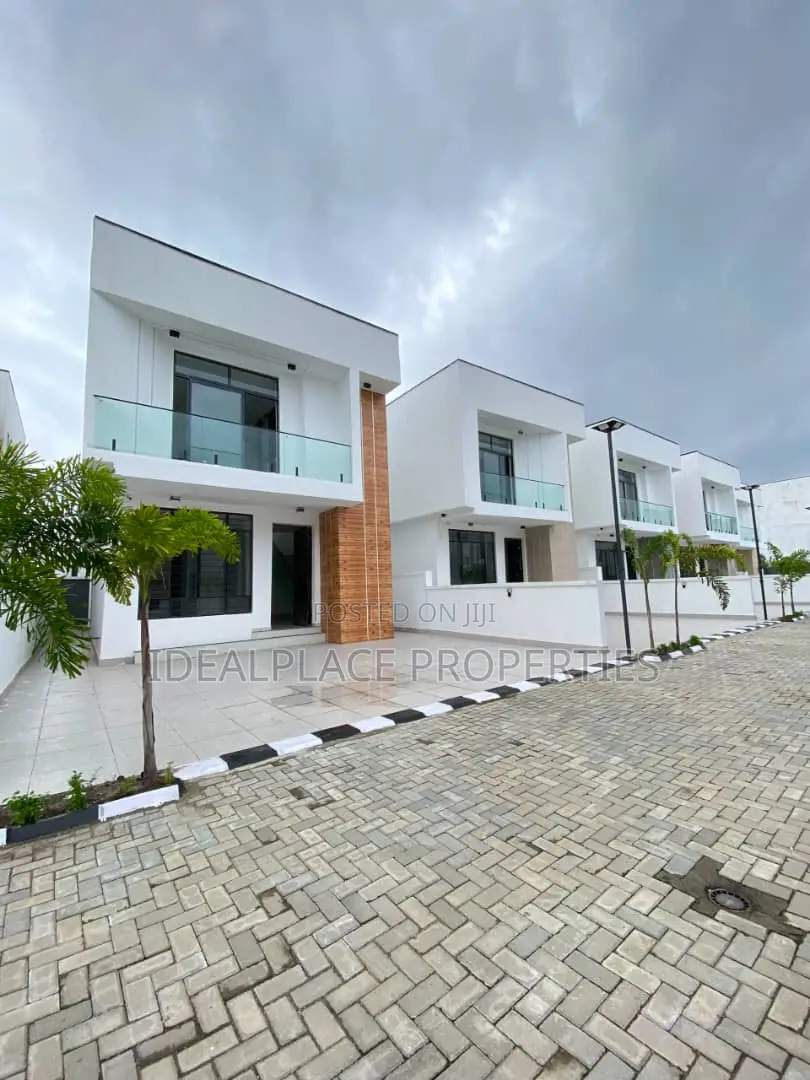 4bdrm Duplex in Lekki for sale