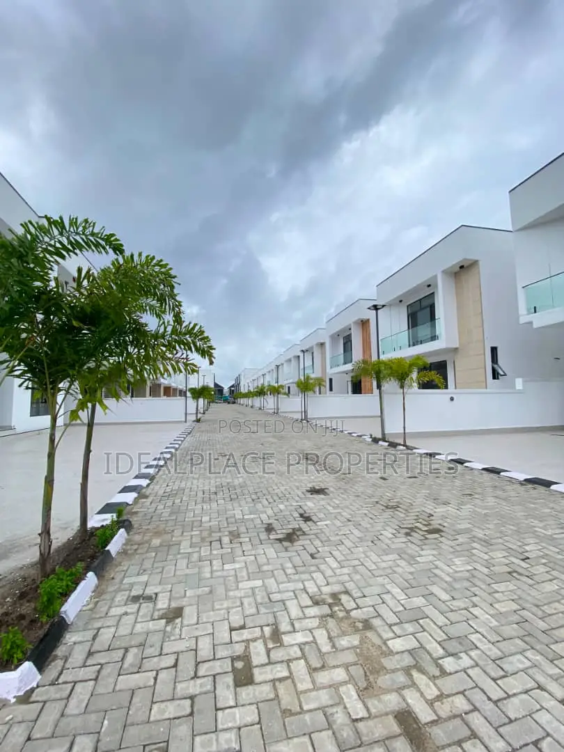 4bdrm Duplex in Lekki for sale