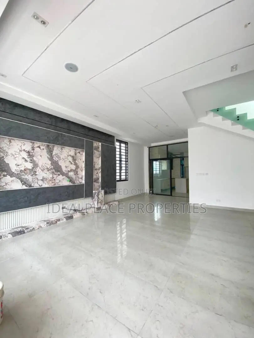 4bdrm Duplex in Lekki for sale