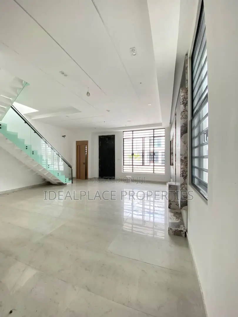 4bdrm Duplex in Lekki for sale