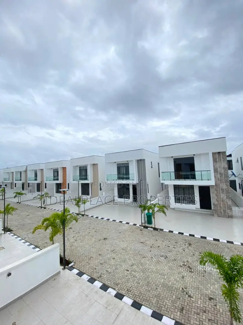 4bdrm Duplex in Lekki for sale