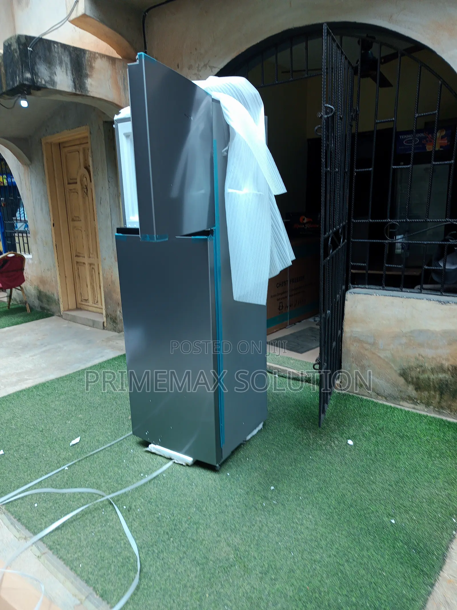 Keep It Fresh With Hisense 306DR 295L Double Door Fridge