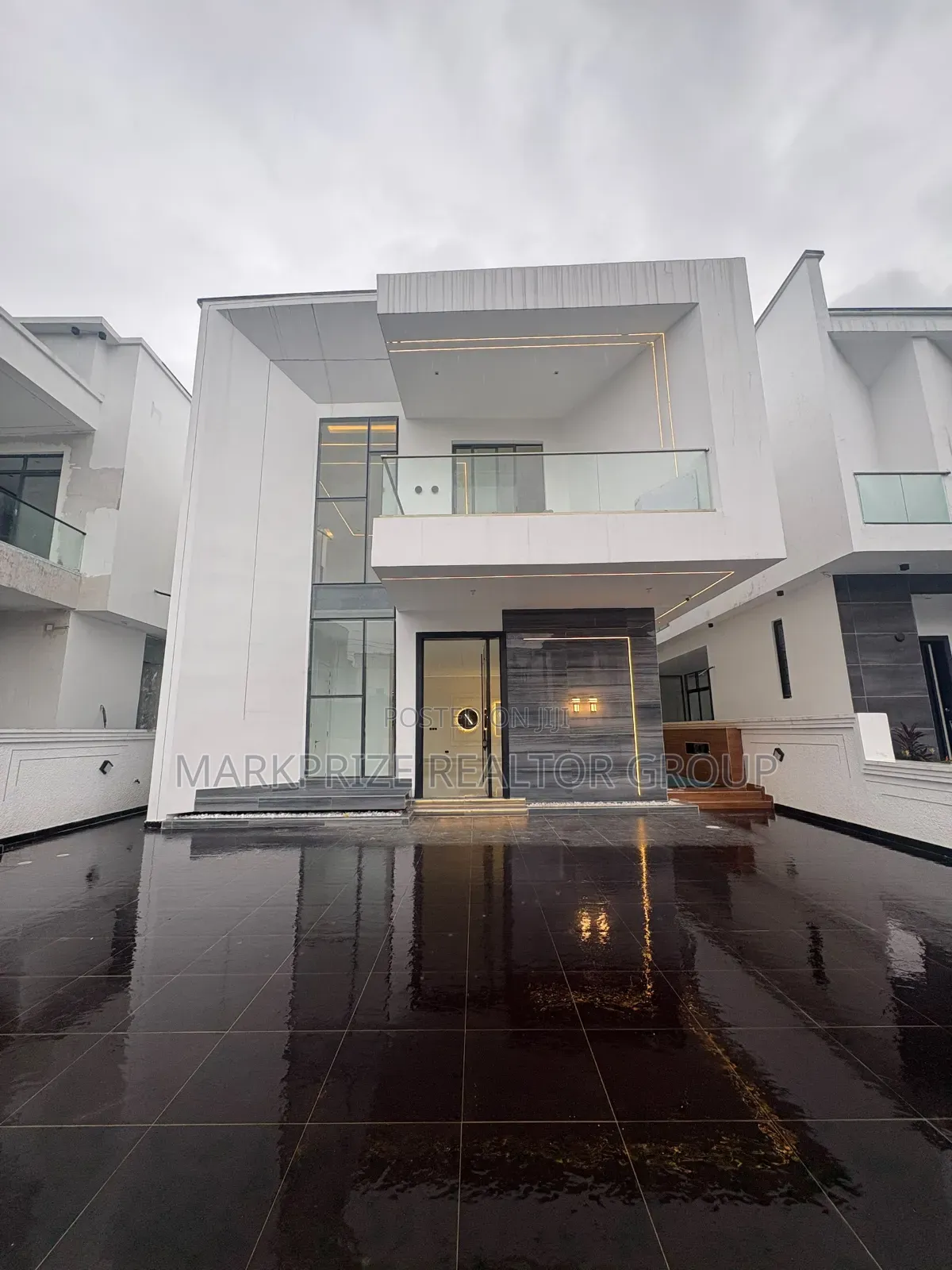 5bdrm Duplex in Lekki County Homes, Ikota for sale