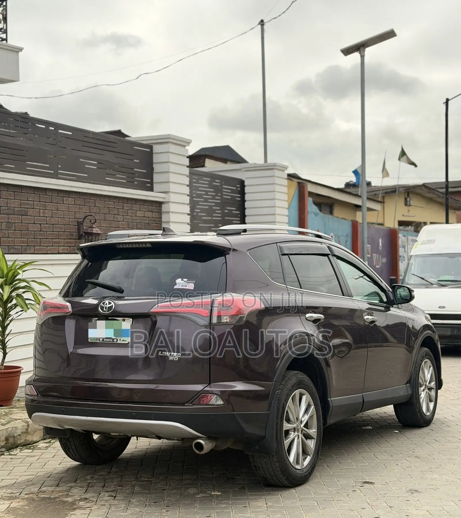 Toyota RAV4 XLE AWD (2.5L 4cyl 6A) 2017 Burgundy