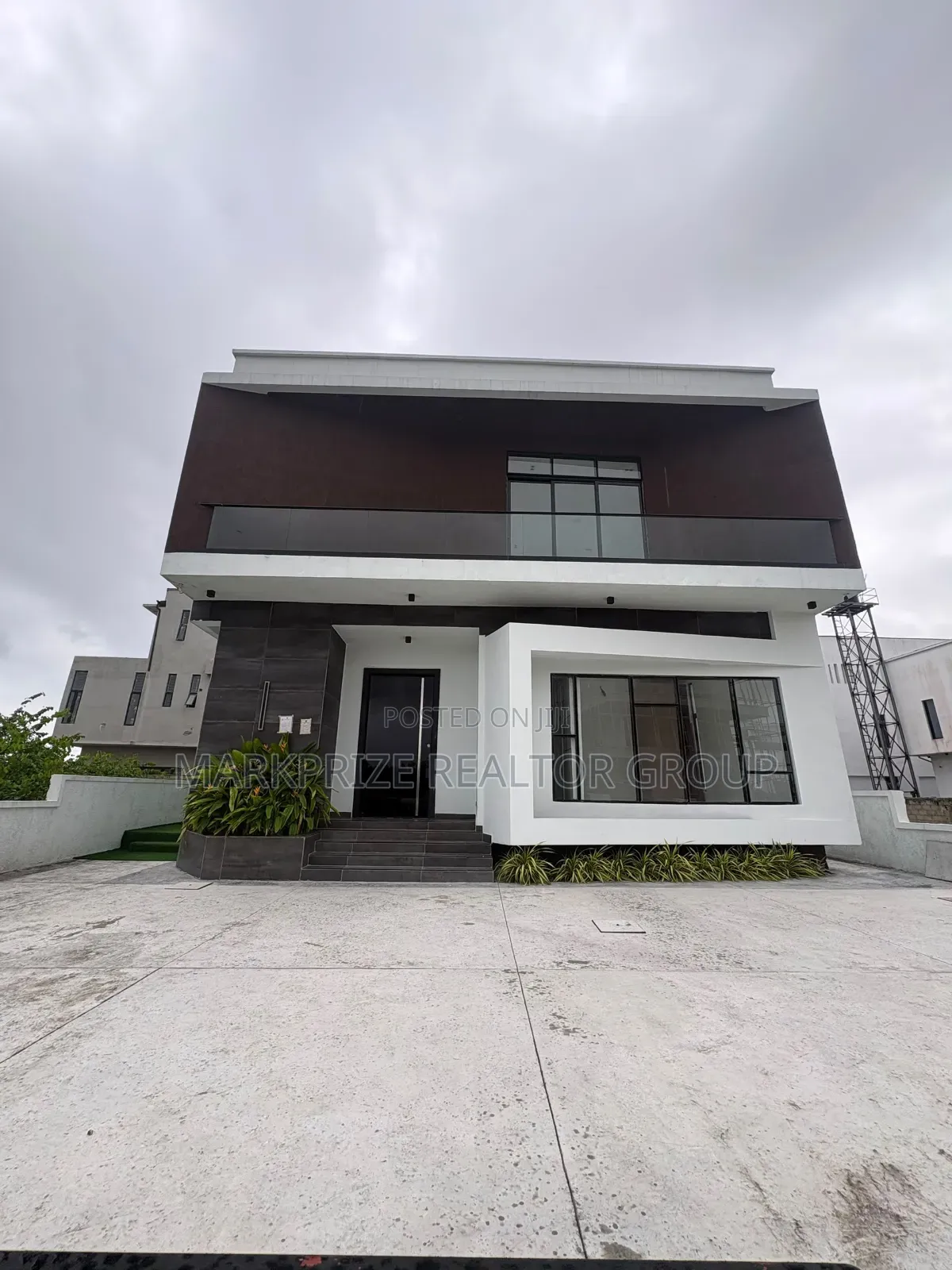 5bdrm Duplex in Lekki County Homes, Ikota for sale