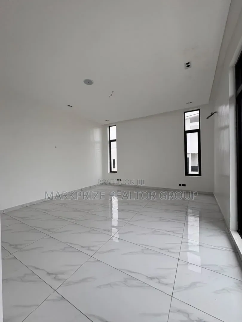 5bdrm Duplex in Lekki County Homes, Ikota for sale