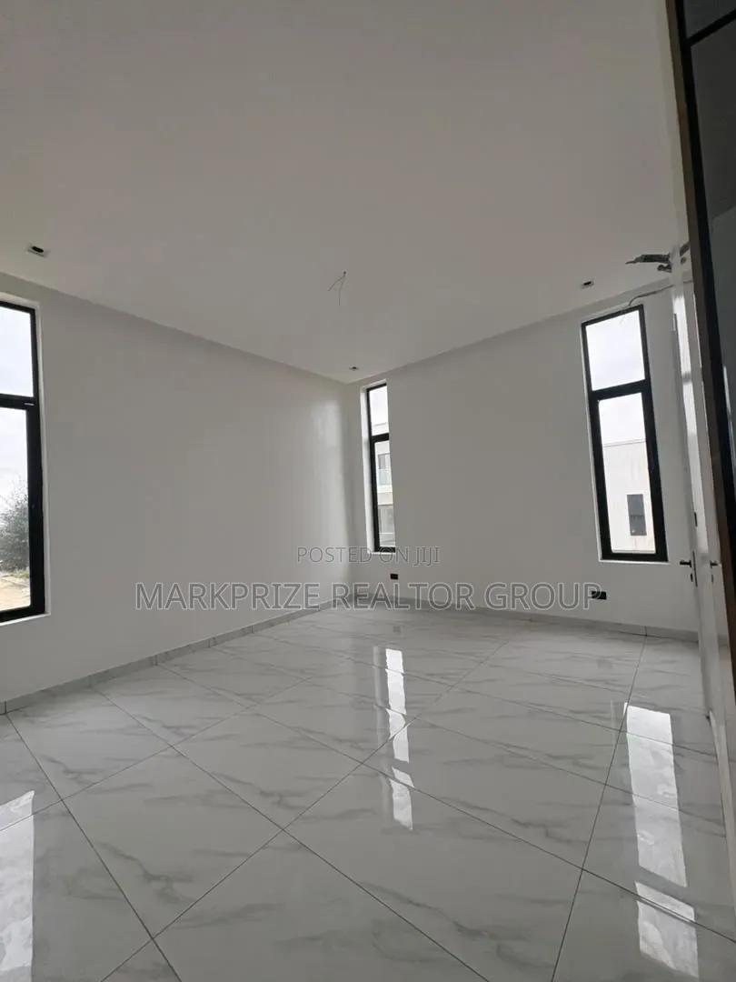 5bdrm Duplex in Lekki County Homes, Ikota for sale
