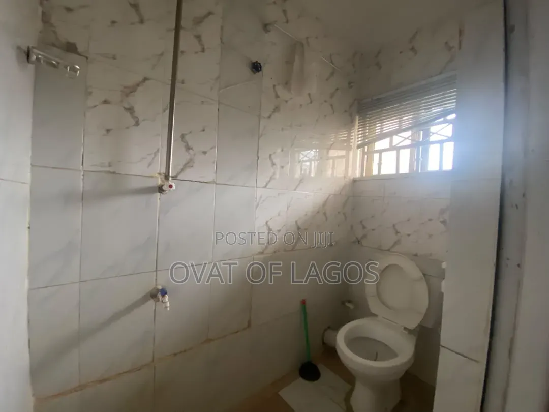 1bdrm Apartment in Ikota for rent