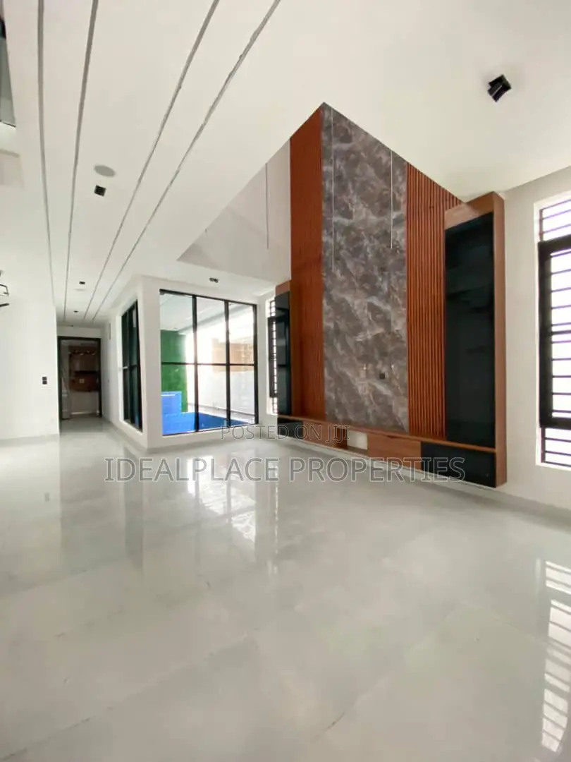5bdrm Duplex in Lekki for sale