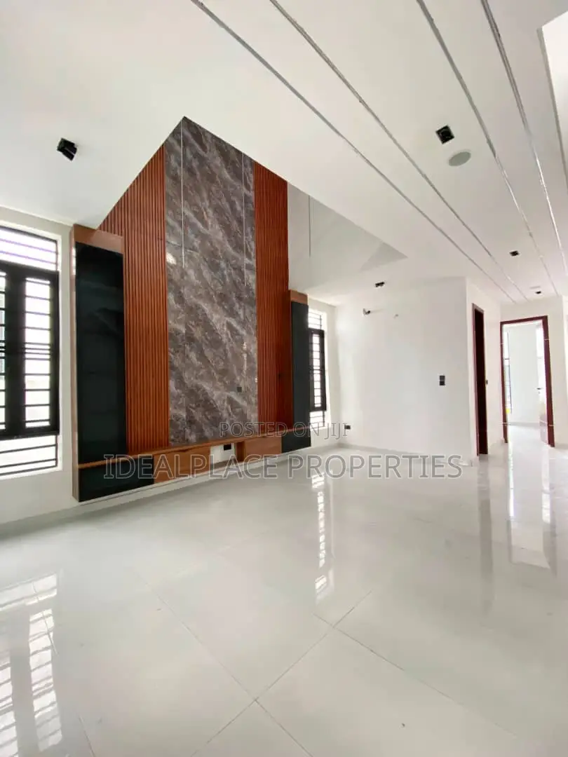 5bdrm Duplex in Lekki for sale