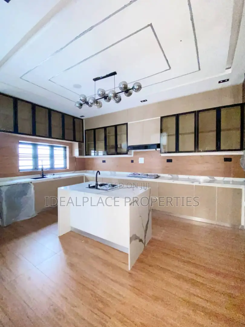 5bdrm Duplex in Lekki for sale