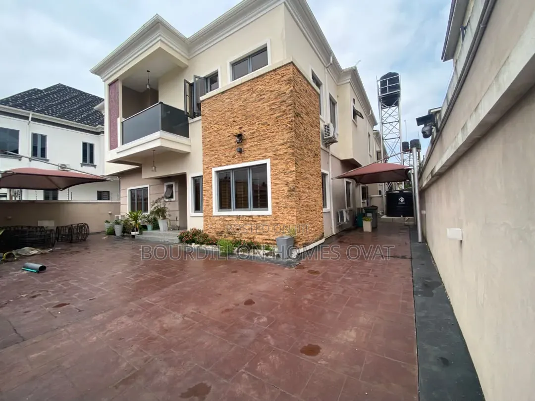 4bdrm Duplex in Ikota Villa Estate for rent