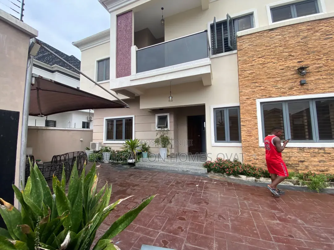 4bdrm Duplex in Ikota Villa Estate for rent