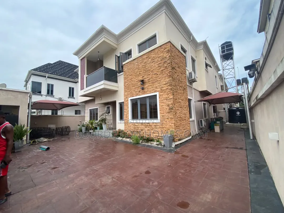 4bdrm Duplex in Ikota Villa Estate for rent