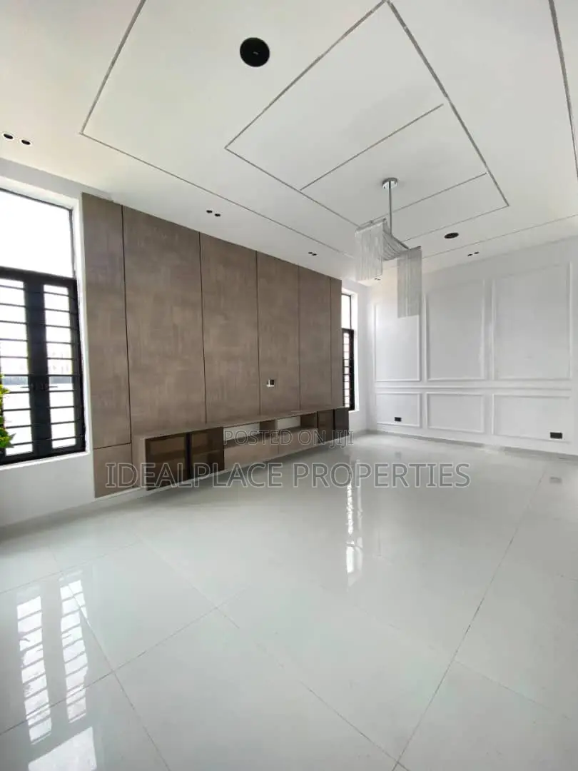 5bdrm Duplex in Lekki for sale