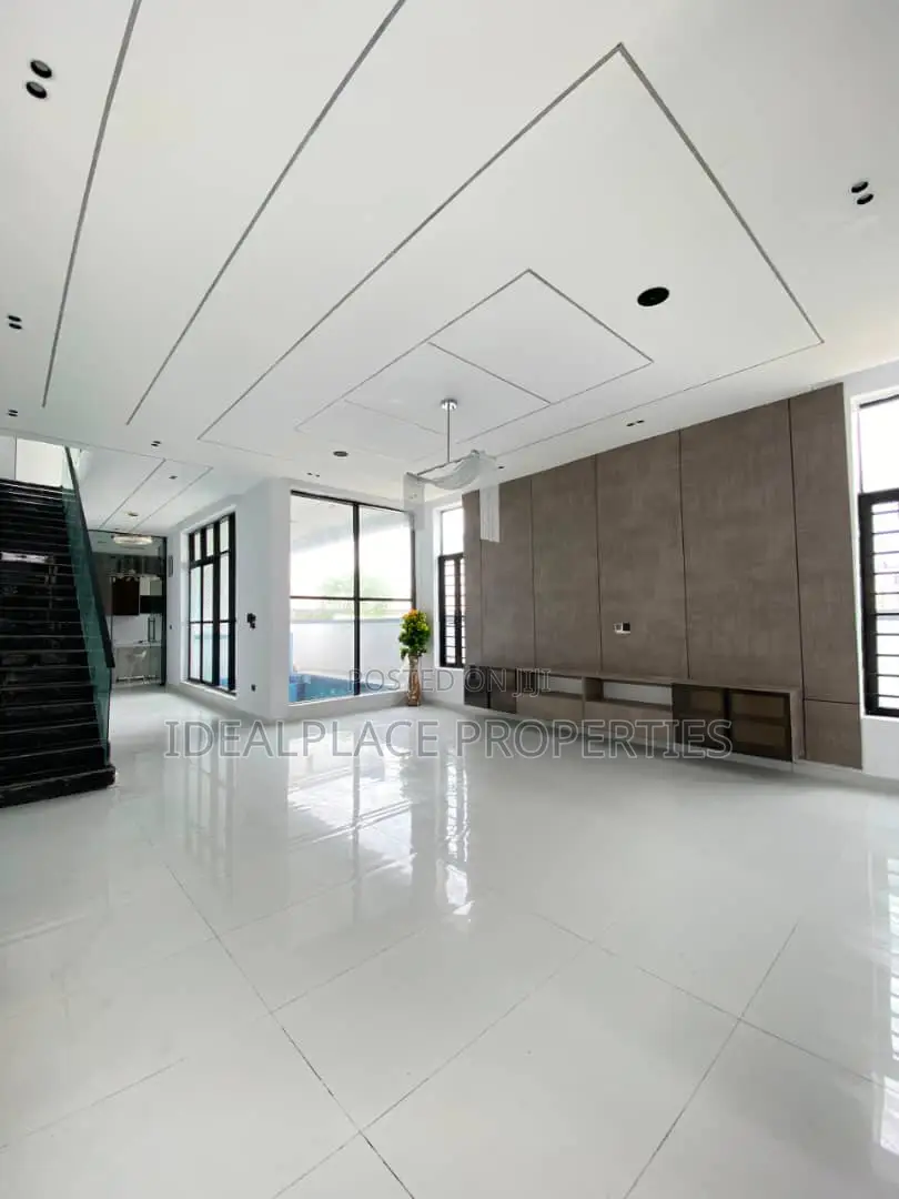 5bdrm Duplex in Lekki for sale