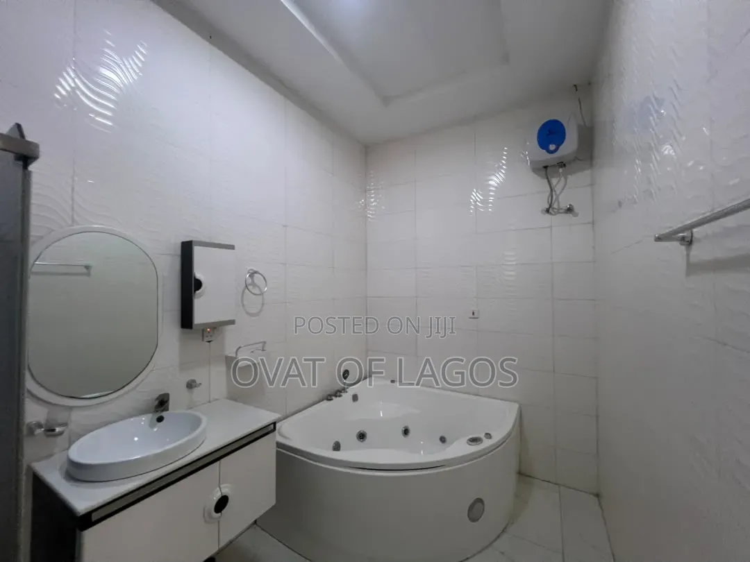 5bdrm Duplex in Chevron for rent