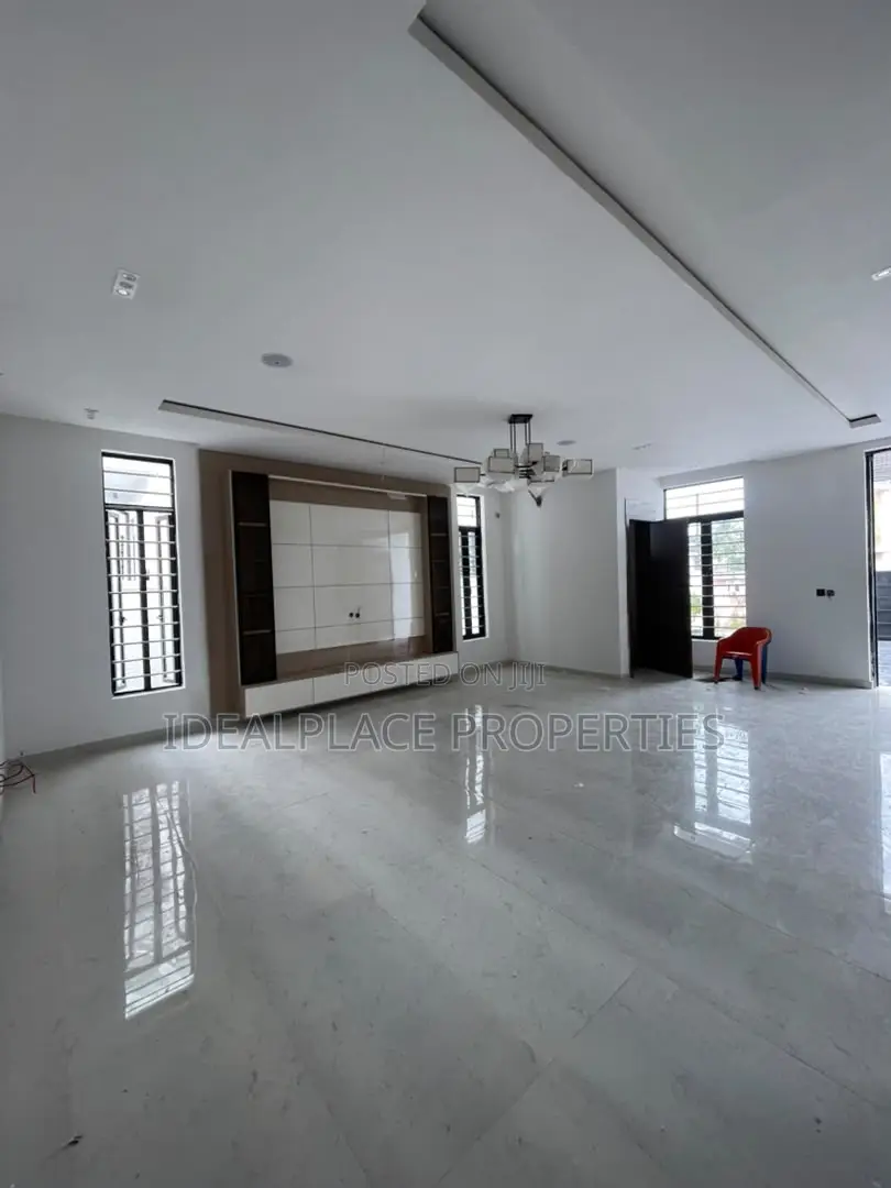 5bdrm Duplex in Osapa london for sale